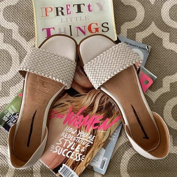 “Madewell” the “Nelda” leather d’orsay flat; in the color pale oyster; size 8 - Picture 10 of 16